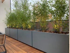 Lekkie donice Victotum spójne z architekturą tarasu